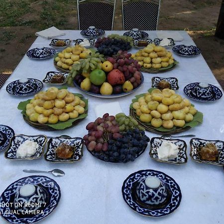 Uvaysiy Family Guest House Marghilon Bagian luar foto