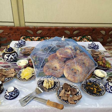 Uvaysiy Family Guest House Marghilon Bagian luar foto