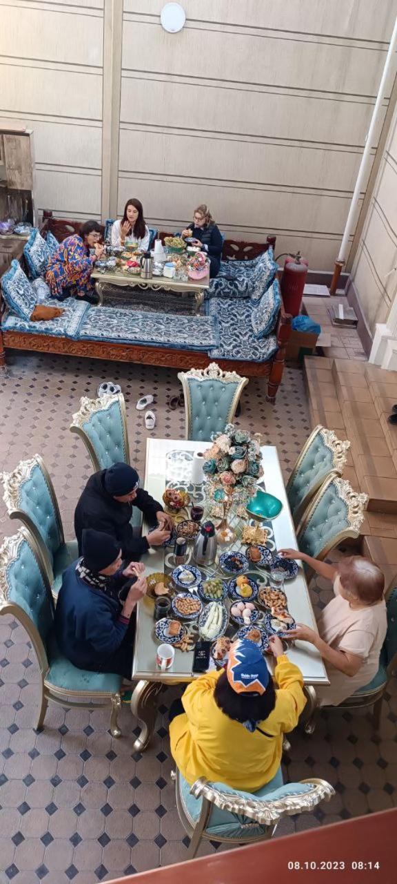 Uvaysiy Family Guest House Marghilon Bagian luar foto