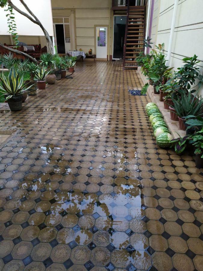 Uvaysiy Family Guest House Marghilon Bagian luar foto