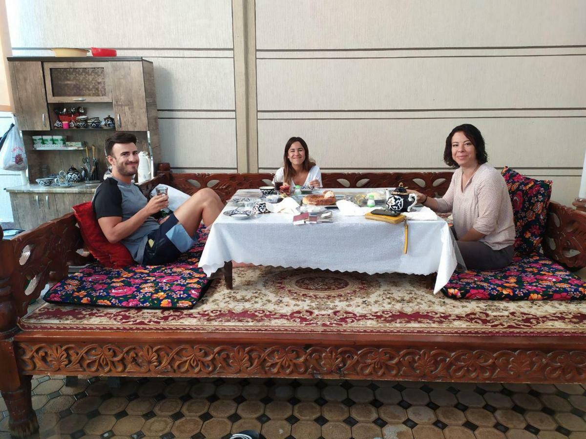 Uvaysiy Family Guest House Marghilon Bagian luar foto