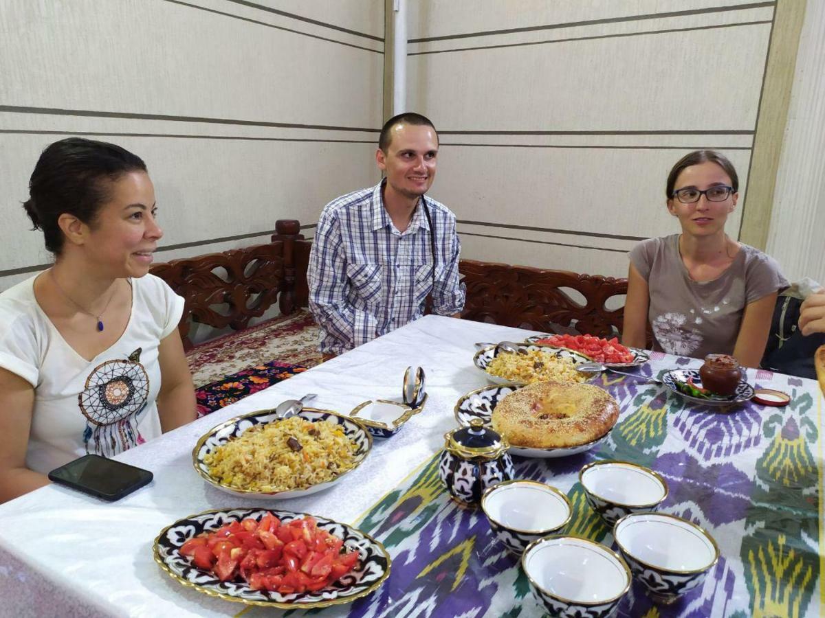 Uvaysiy Family Guest House Marghilon Bagian luar foto