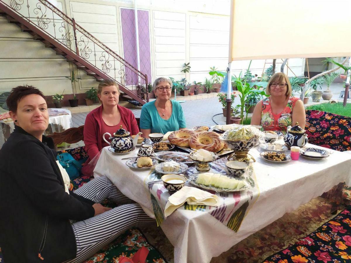Uvaysiy Family Guest House Marghilon Bagian luar foto